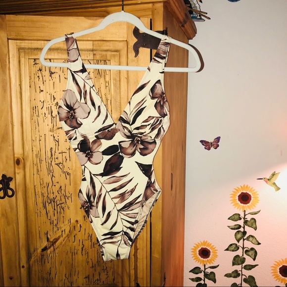 Magicsuit Other - ☀️ MAGICSUIT ONE PIECE EUC GORGEOUS FLOWER PRINT